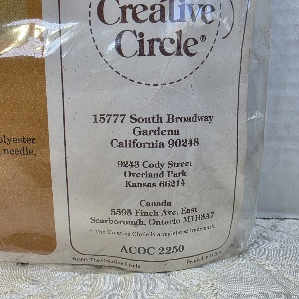 Vintage Christmas Cozy Hearth Embroidery Kit Wool Yarn Creative Circle #2300